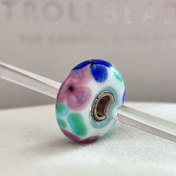 TROLLBEADS French Anemone Flower Bead 2022 LAA 925S NEW! Blue Pink Green - Picture 2 of 6